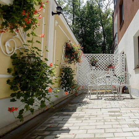 Carla'S Apartment, Airport & Train Station Shuttle Яссы Экстерьер фото