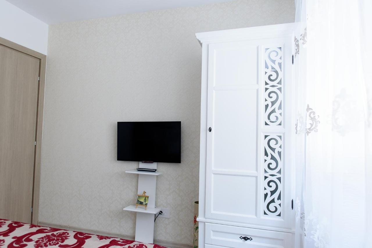 Carla'S Apartment, Airport & Train Station Shuttle Яссы Экстерьер фото