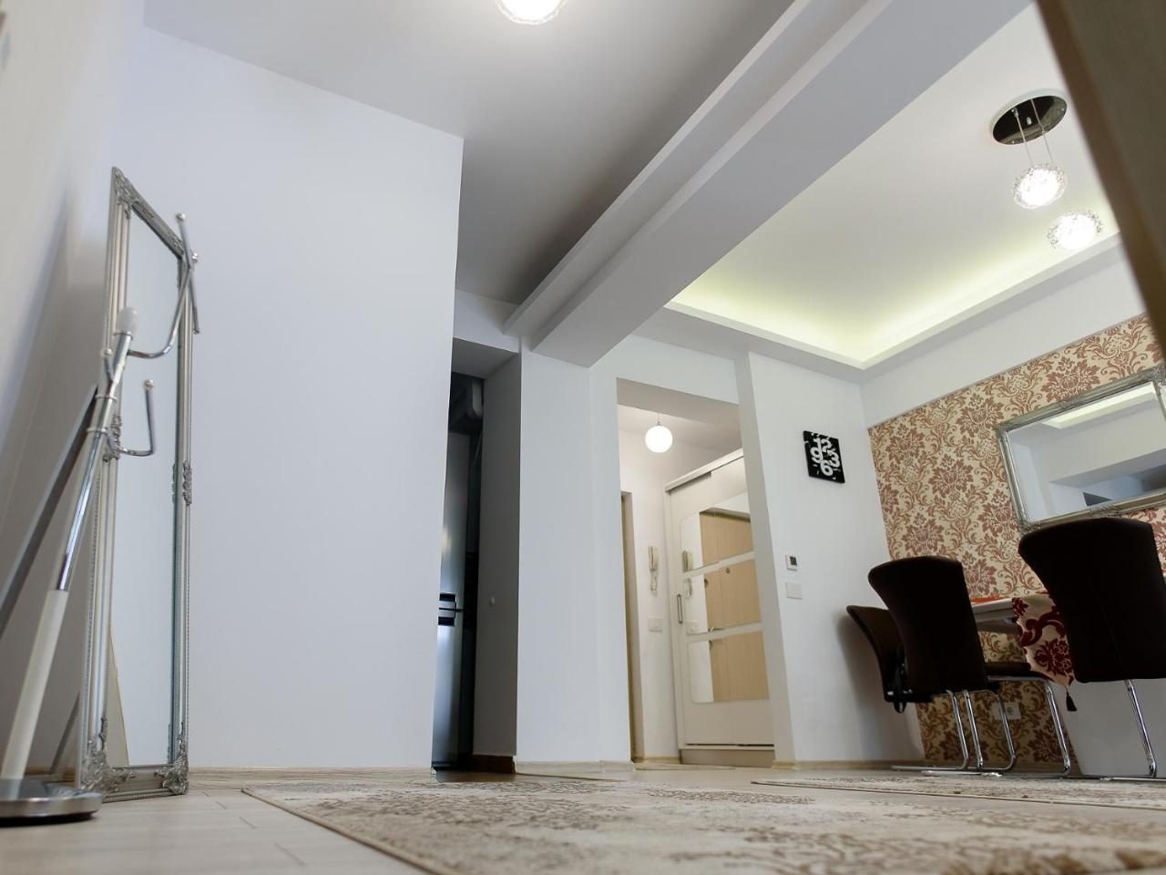 Carla'S Apartment, Airport & Train Station Shuttle Яссы Экстерьер фото
